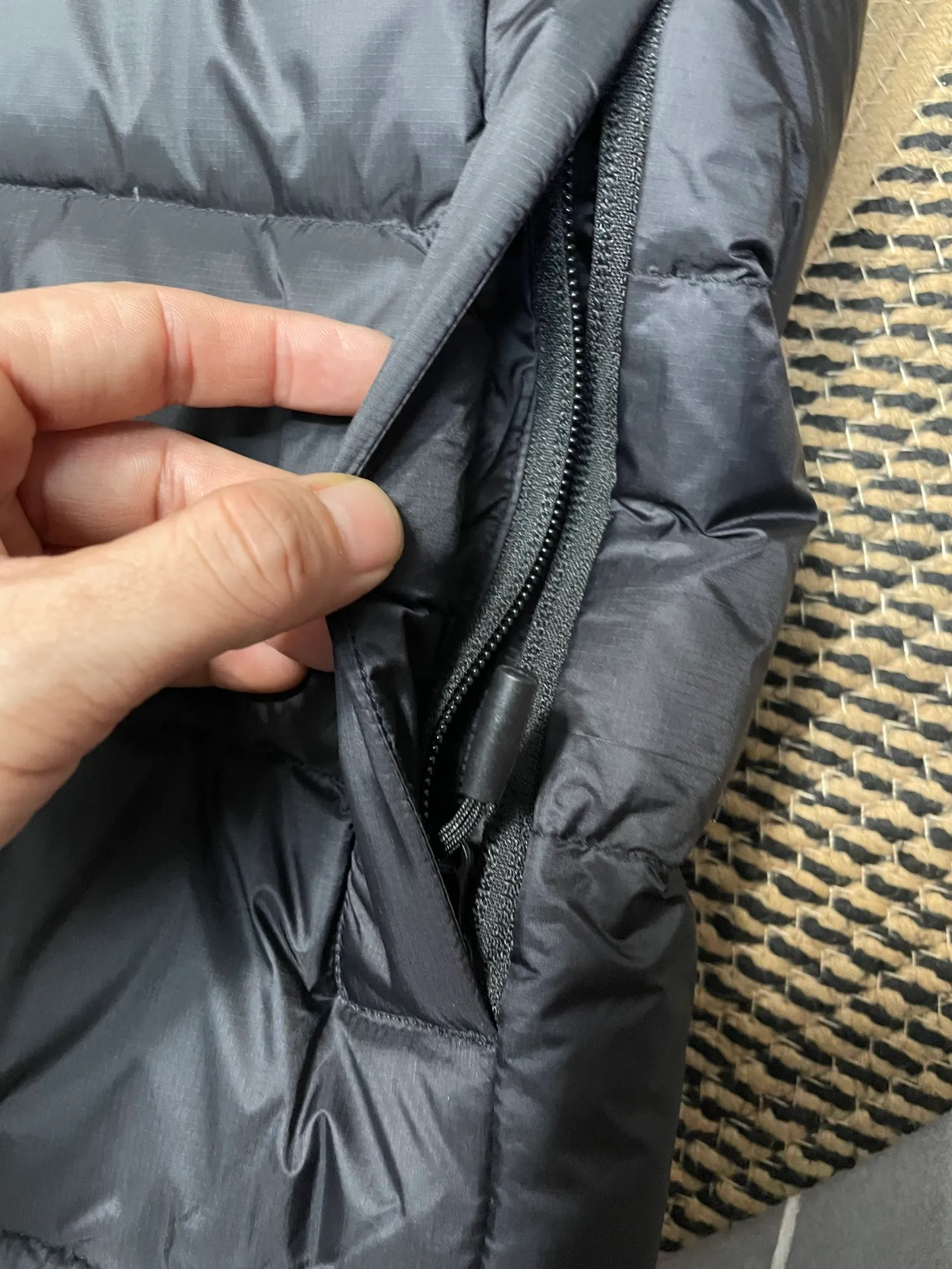 P560 Canadian brand CanadaGoose men's and women's CROFTON lightweight down vest 2229M DWR water-repellent treatment WindWall windproof fabric 700 fleece filling original mold opening details one to one production The upper body effect is stunning Exclusively available on the Xiaohongshu purchasing platform The highest version on the market Size: XS S M L XL XXL
